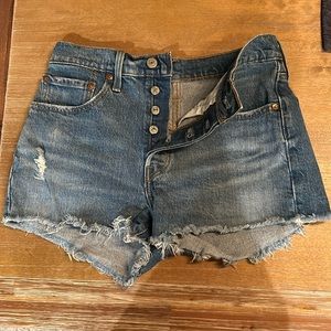 Levi’s Jean Shorts W26 Medium Wash